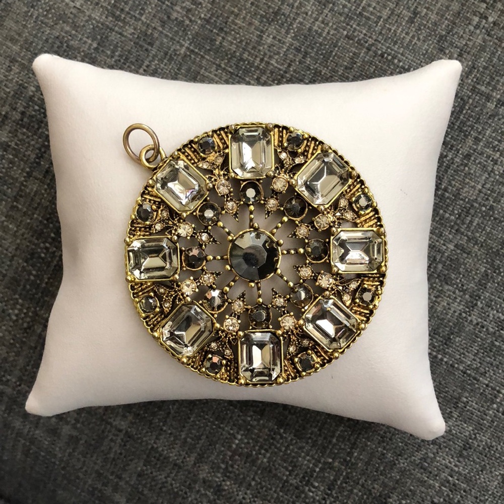 Badgley Mischka Medallion- large NWOT